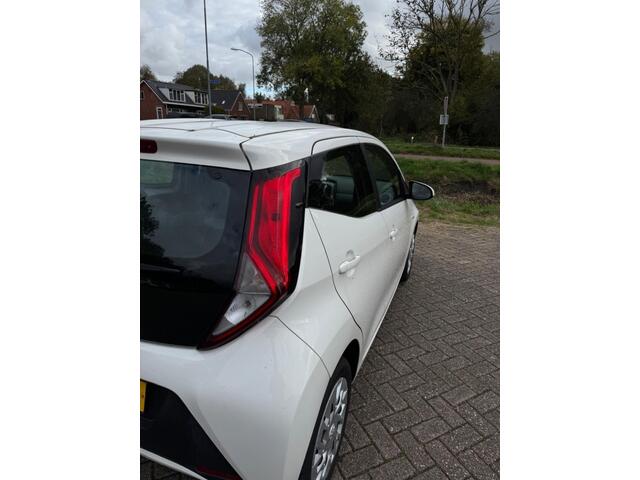 Toyota AYGO 1.0 VVT-i x-play ltd