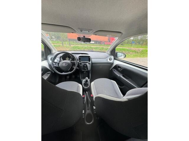 Toyota AYGO 1.0 VVT-i x-play ltd