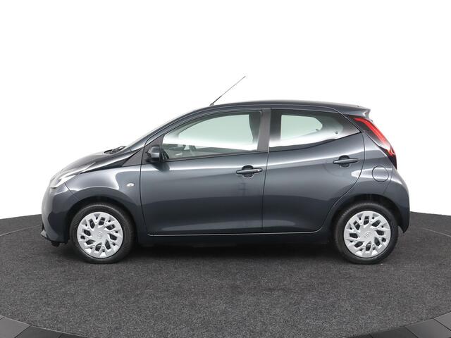 Toyota AYGO 1.0 VVT-i x-play | Apple Carplay/Android Auto | Parkeercamera | Airco |