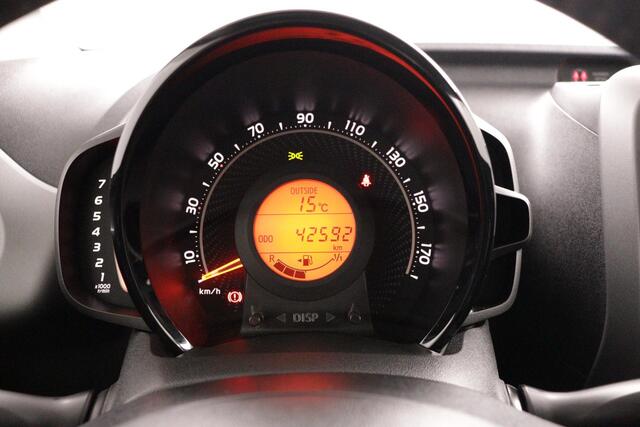 Toyota AYGO 1.0 VVT-i x-play | Apple Carplay/Android Auto | Parkeercamera | Airco |