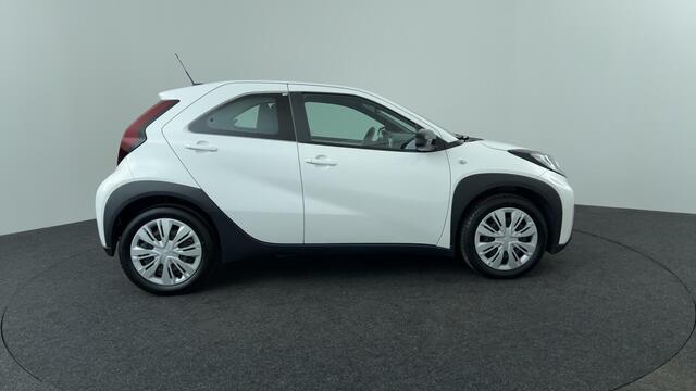 Toyota AYGO X 1.0 VVT-i MT Play | P.cam | Cruise Control | Apple-/Android Carplay