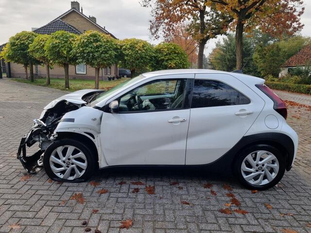 Toyota AYGO 1.0 VVT-i MT first