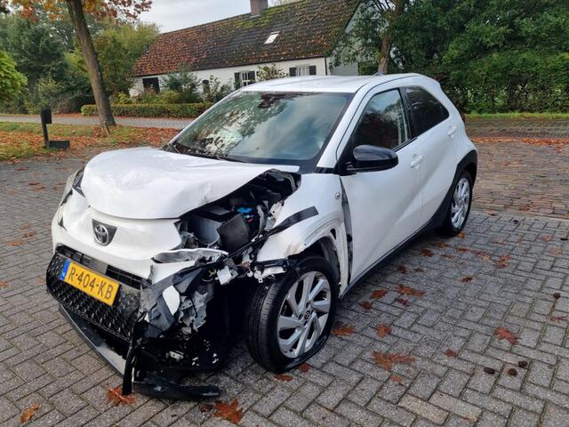 Toyota AYGO 1.0 VVT-i MT first