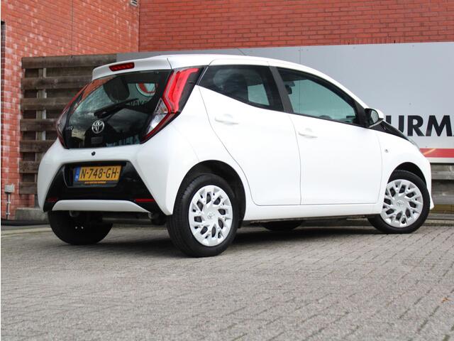 Toyota AYGO 1.0 VVT-i x-play Achteruitrijcamera, Airco, Bluetooth, Elek. Ramen