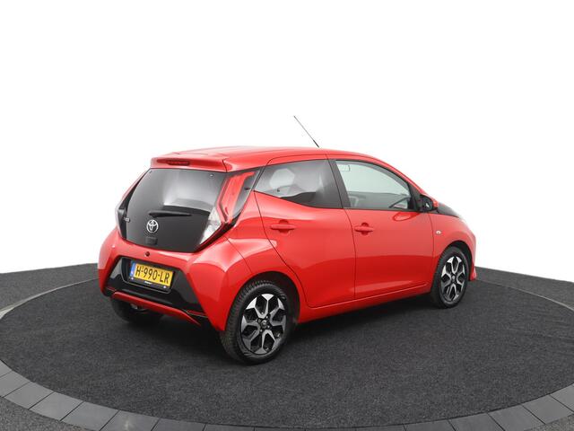 Toyota AYGO 1.0 VVT-i x-joy | Climate control | Parkeercamera | Apple carplay android auto |