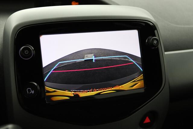Toyota AYGO 1.0 VVT-i x-joy | Climate control | Parkeercamera | Apple carplay android auto |