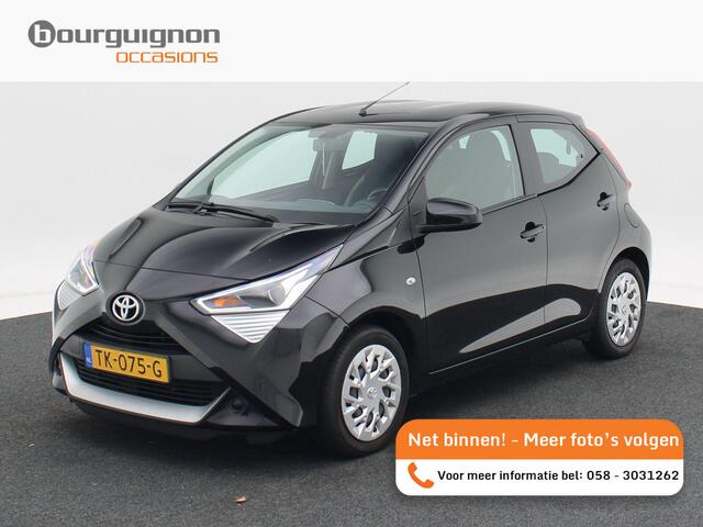 Toyota AYGO 1.0 VVT-i Automaat x-play | Bluetooth | Trekhaak | Camera | Carplay | 79.228 Km!!