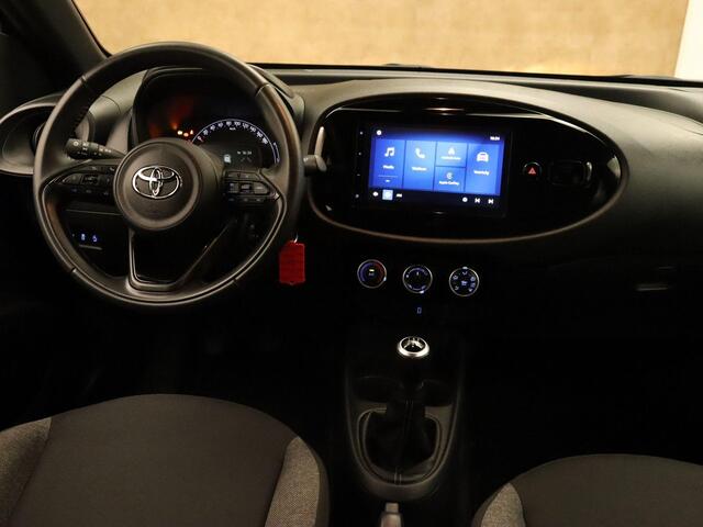 Toyota AYGO X 1.0 VVT-i MT Play - ORIGINEEL NEDERLANDSE AUTO - AFKOMSTIG VAN 1E EIGENAAR - CAMERA - AIRCO - BLUETOOTH - APPLE CARPLAY/ ANDROID AUTO - ADAPTIEVE CRUISE CONTROL - DAB AUDIO -