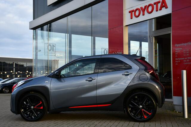 Toyota AYGO X 1.0 VVT-i S-CVT Undercover Jun Takahashi Limited Automaat 72pk | Zéér Uniek | Cloud Navigatie | LED-koplampen |