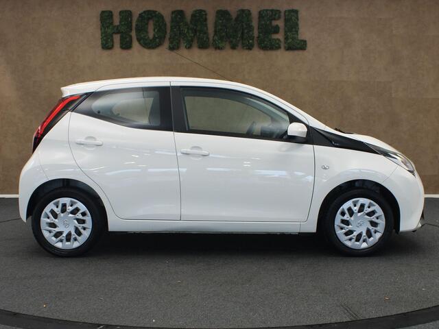 Toyota AYGO 1.0 VVT-i x-play - ORIGINEEL NEDERLANDSE AUTO - HOMMEL ONDERHOUDEN! - APPLE CARPLAY/ANDROID AUTO - ACHTERUITRIJCAMERA - ALL SEASON BANDEN - AIRCO - BLUETOOTH