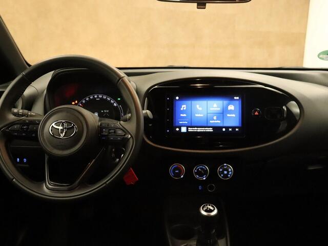 Toyota AYGO X 1.0 VVT-i MT Play - ORIGINEEL NEDERLANDSE AUTO - AFKOMSTIG VAN 1E EIGENAAR - CAMERA - AIRCO - BLUETOOTH - APPLE CARPLAY/ ANDROID AUTO - ADAPTIEVE CRUISE CONTROL - DAB AUDIO -