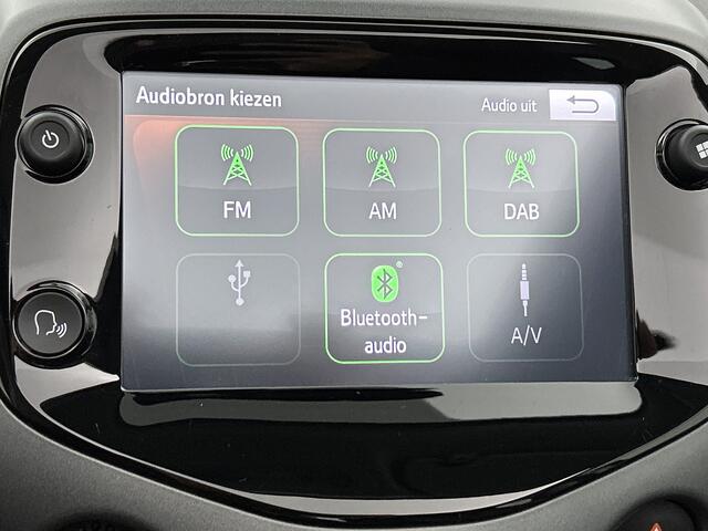 Toyota AYGO 1.0 VVT-i x-play cabrio | 1e Eigenaar | NIEUW GELEVERD EN ONDERHOUDEN | Apple Carplay / Android Auto |