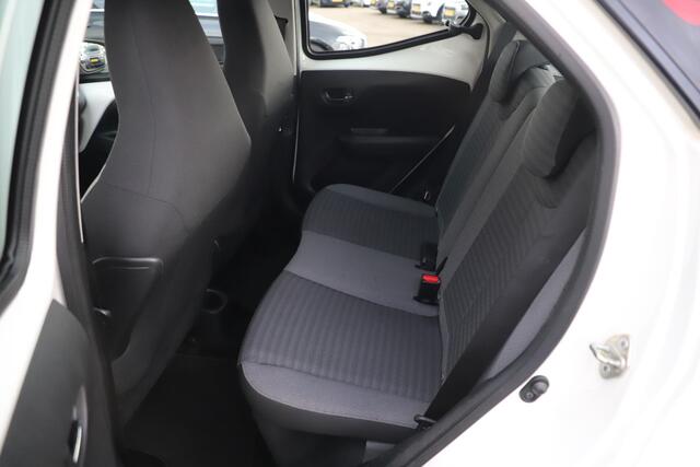 Toyota AYGO 1.0 VVT-i x-joy 14 inch LMV Carplay Android Navigatie Achteruitrijcamera Airco