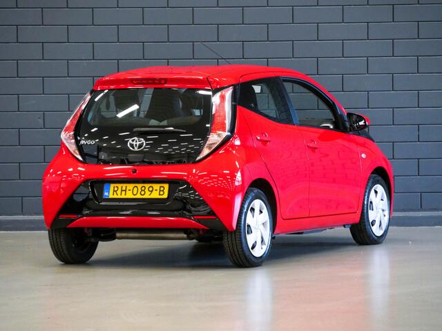 Toyota AYGO 1.0 VVT-i x-play | CAMERA | CRUISE CONTROL |