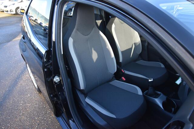 Toyota AYGO 1.0 VVT-i x-play , AIRCO , A UITRIJ CAM , NAVI VIA APP , EL VOOR ,