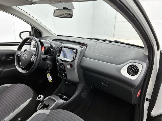 Toyota AYGO 1.0 VVT-i x-play | 1e Eigenaar | Dealer Onderhouden | Apple Carplay / Android Auto |