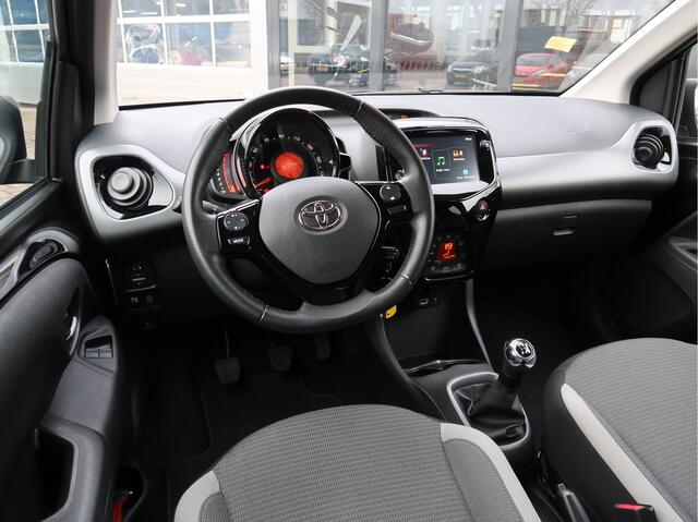 Toyota AYGO 1.0 VVT-i x-joy | app-connect | camera | climate control