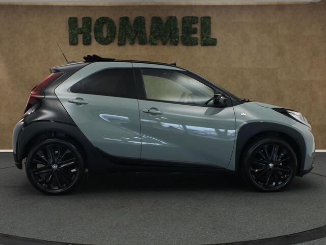 Toyota AYGO X 1.0 VVT-i S-CVT Premium - ORIGINEEL NEDERLANDSE AUTO - PARKEERSENSOREN VOOR EN ACHTER - CABRIO DAK - STOEL VERWARMING - KEYLESS ENTRY & START - APPLE CARPLAY/ANDROID AUTO - DRAADLOZE OPLADER - NAVIGATIE - JBL AUDIOINSTALLATIE