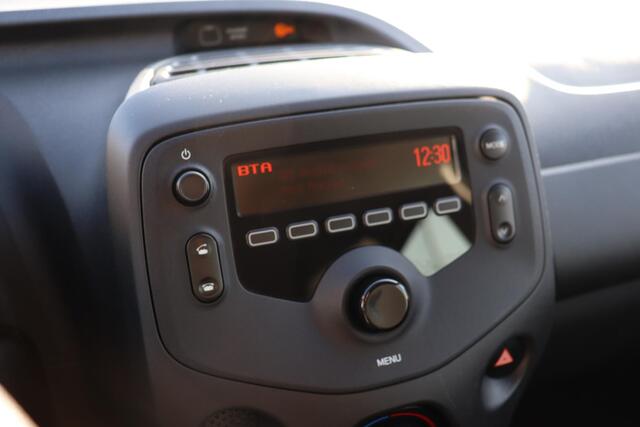 Toyota AYGO 1.0 VVT-i x-fun, Bluetooth, Aux, Airco, FM / AM Radio, Speed Limiter, Start Stop, Elektrische ramen voor, Stuurwiel bediening