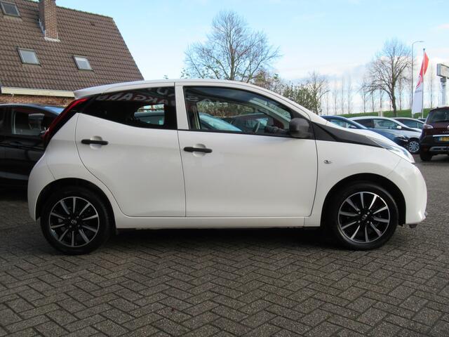 Toyota AYGO 1.0 VVT-i x-fun | Airco | Radio | LED Dagrijverlichting | Incl. Garantie | Lichtmetalen velgen |