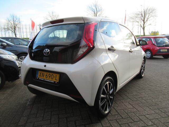 Toyota AYGO 1.0 VVT-i x-fun | Airco | Radio | LED Dagrijverlichting | Incl. Garantie | Lichtmetalen velgen |