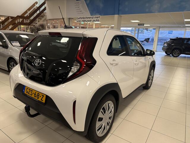 Toyota AYGO X 1.0 VVT-i MT Play + Trekhaak, NL Auto, zeer netjes 1e eigenaar en BTW auto