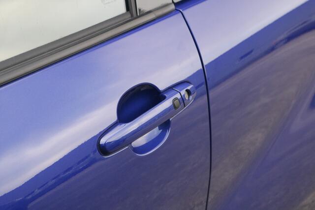 Toyota AYGO X 1.0 VVT-i MT Premium | Elektrisch vouwdak | Stoelverwarming | LM velgen | Camera | Climate Control | Parkeersensoren |