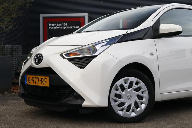 Toyota AYGO 1.0 VVT-i x-play | Automaat | Apple Carplay | Lage KM stand | Dealeronderhouden |