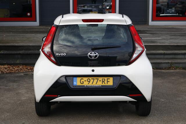 Toyota AYGO 1.0 VVT-i x-play | Automaat | Apple Carplay | Lage KM stand | Dealeronderhouden |