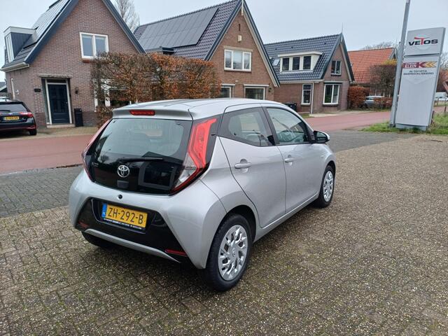 Toyota AYGO 1.0 VVT-i x-play