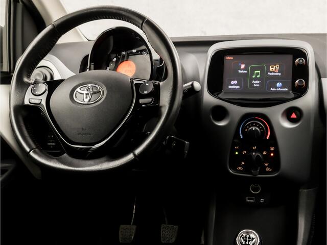 Toyota AYGO 1.0 VVT-i x-play (APPLE CARPLAY, CRUISE, SPORTSTOELEN, BLUETOOTH, START/STOP, NIEUWE APK, NIEUWSTAAT)