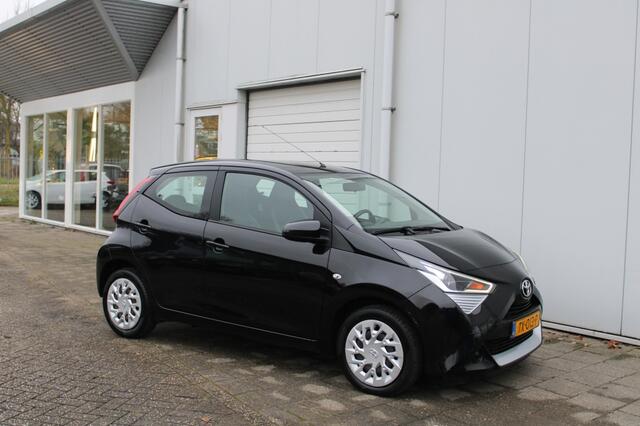 Toyota AYGO 1.0 VVT-i x-play + Navigatie