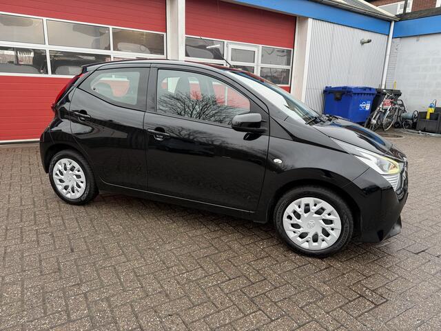 Toyota AYGO 1.0 VVT- 73 PK | X-play | Airco | 5-drs Multimedia systeem | Achteruitrijcamera |