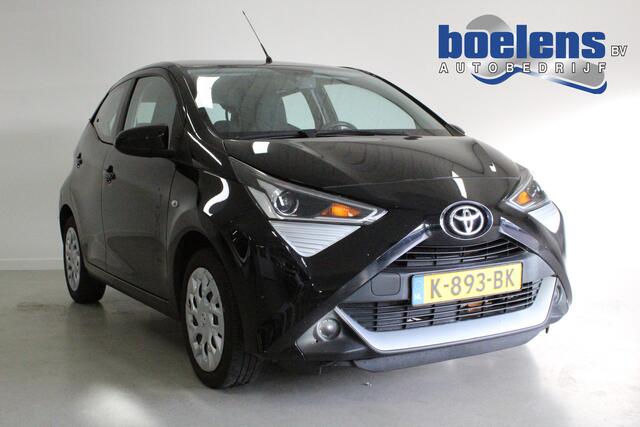 Toyota AYGO 1.0 VVT-i x-play | LIMIT-CRUISE | CAMERA | ELEK-RAMEN | AIRCO | CARPLAY | CPV | NL-AUTO+NAP! |