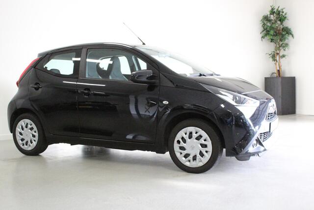 Toyota AYGO 1.0 VVT-i x-play | LIMIT-CRUISE | CAMERA | ELEK-RAMEN | AIRCO | CARPLAY | CPV | NL-AUTO+NAP! |