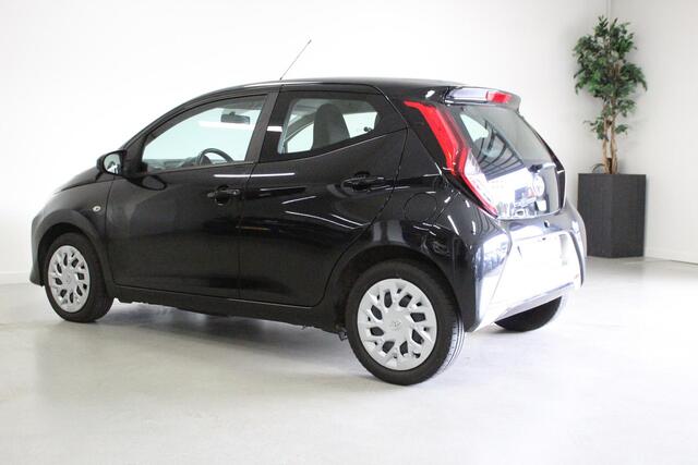 Toyota AYGO 1.0 VVT-i x-play | LIMIT-CRUISE | CAMERA | ELEK-RAMEN | AIRCO | CARPLAY | CPV | NL-AUTO+NAP! |