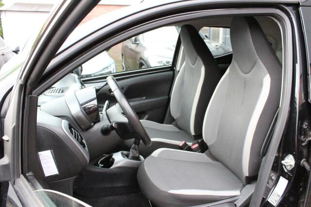 Toyota AYGO 1.0 VVT-i x-play | LIMIT-CRUISE | CAMERA | ELEK-RAMEN | AIRCO | CARPLAY | CPV | NL-AUTO+NAP! |