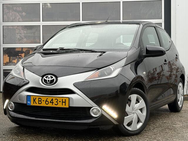 Toyota AYGO 1.0 VVT-i x-play 70pk | Achteruitrijcamera | Airco | Bluetooth | Cruise Control | Elektrische ramen voor | Navigatiesysteem | LED dagrijverlichting | Rijdt perfect!