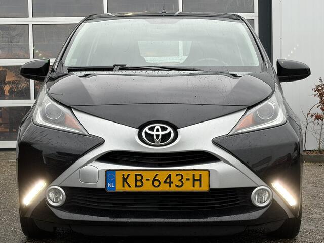Toyota AYGO 1.0 VVT-i x-play 70pk | Achteruitrijcamera | Airco | Bluetooth | Cruise Control | Elektrische ramen voor | Navigatiesysteem | LED dagrijverlichting | Rijdt perfect!