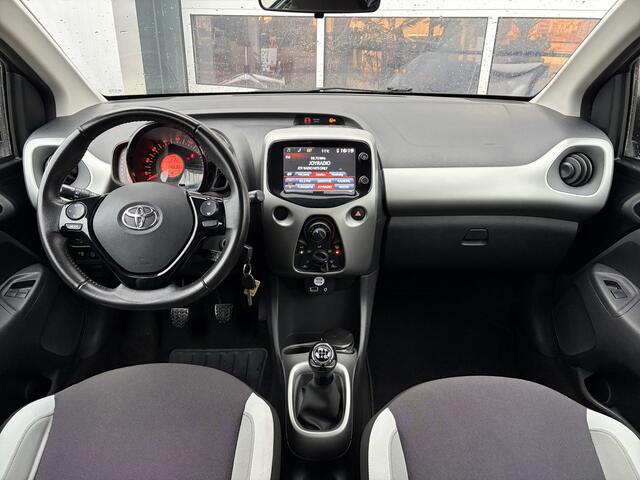 Toyota AYGO 1.0 VVT-i x-play 70pk | Achteruitrijcamera | Airco | Bluetooth | Cruise Control | Elektrische ramen voor | Navigatiesysteem | LED dagrijverlichting | Rijdt perfect!