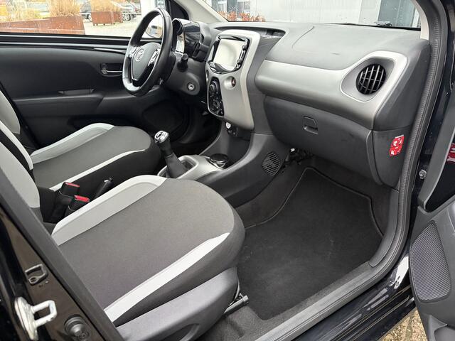 Toyota AYGO 1.0 VVT-i x-play 70pk | Achteruitrijcamera | Airco | Bluetooth | Cruise Control | Elektrische ramen voor | Navigatiesysteem | LED dagrijverlichting | Rijdt perfect!