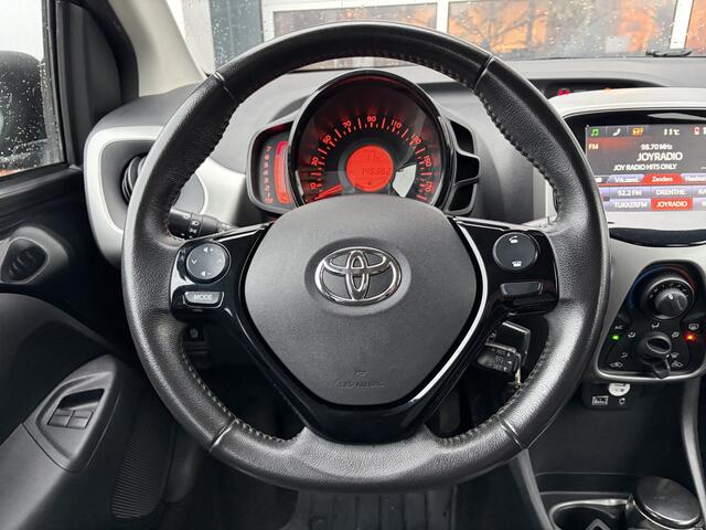 Toyota AYGO 1.0 VVT-i x-play 70pk | Achteruitrijcamera | Airco | Bluetooth | Cruise Control | Elektrische ramen voor | Navigatiesysteem | LED dagrijverlichting | Rijdt perfect!