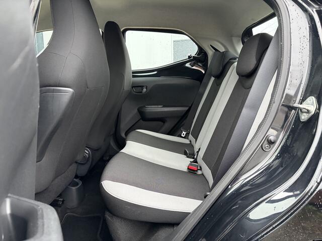 Toyota AYGO 1.0 VVT-i x-play 70pk | Achteruitrijcamera | Airco | Bluetooth | Cruise Control | Elektrische ramen voor | Navigatiesysteem | LED dagrijverlichting | Rijdt perfect!