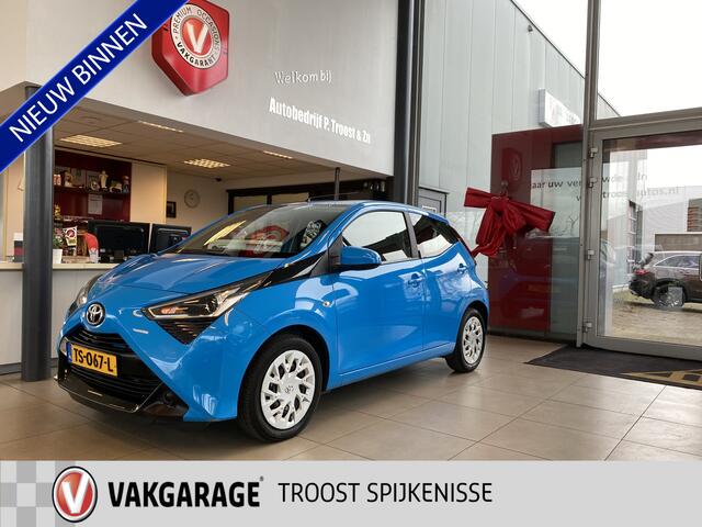 Toyota AYGO 1.0 VVT-i x-play,Apple Carplay/Android Auto,Achteruitrijcamera,Airco,Snelheidsbegrenzer,Elektrischpakket,Usb Ipod Aansluiting,Lage Kilometerstand