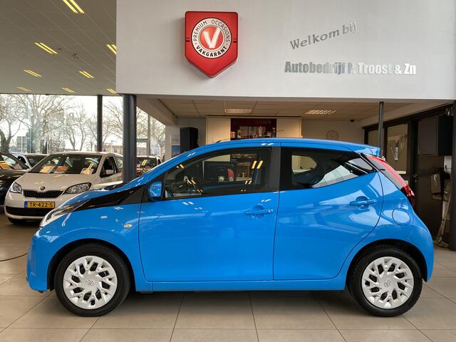 Toyota AYGO 1.0 VVT-i x-play,Apple Carplay/Android Auto,Achteruitrijcamera,Airco,Snelheidsbegrenzer,Elektrischpakket,Usb Ipod Aansluiting,Lage Kilometerstand