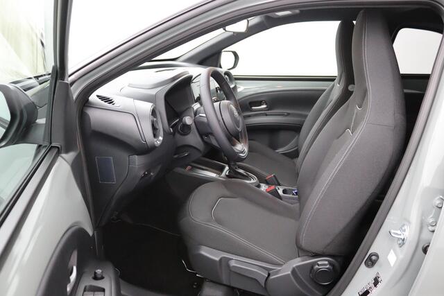 Toyota AYGO X Hybrid 115 pulse | Parkeersensoren Rondom | Keyless Entry | Automatische Airco | 17 Inch Lichtmetalen Velgen |