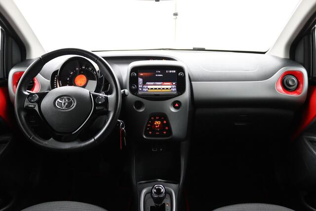 Toyota AYGO 1.0 VVT-i x-joy Limited Automaat | Lichtmetalen Velgen | Automatische Airco | Privacy Glas | Achteruitrijcamera |