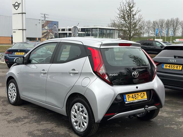 Toyota AYGO 1.0 VVT-i x-play | Trekhaak | Camera | CarPlay | Airco