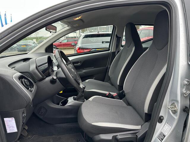 Toyota AYGO 1.0 VVT-i x-play | Trekhaak | Camera | CarPlay | Airco