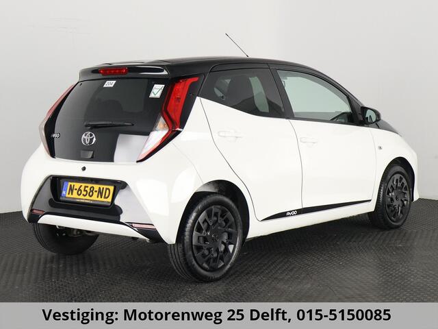Toyota AYGO 1.0 VVT-i XPLAY BI-TONE AUTOMAAT GARANTIE 9-2030 ! CAMERA. AIRCO.